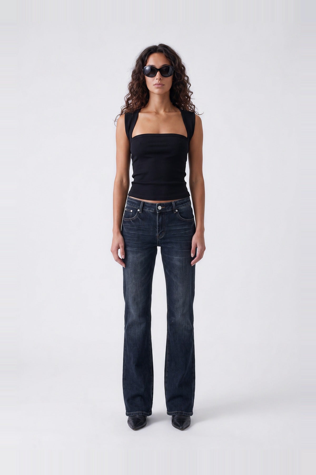 Remi Low Front Top Black - front view